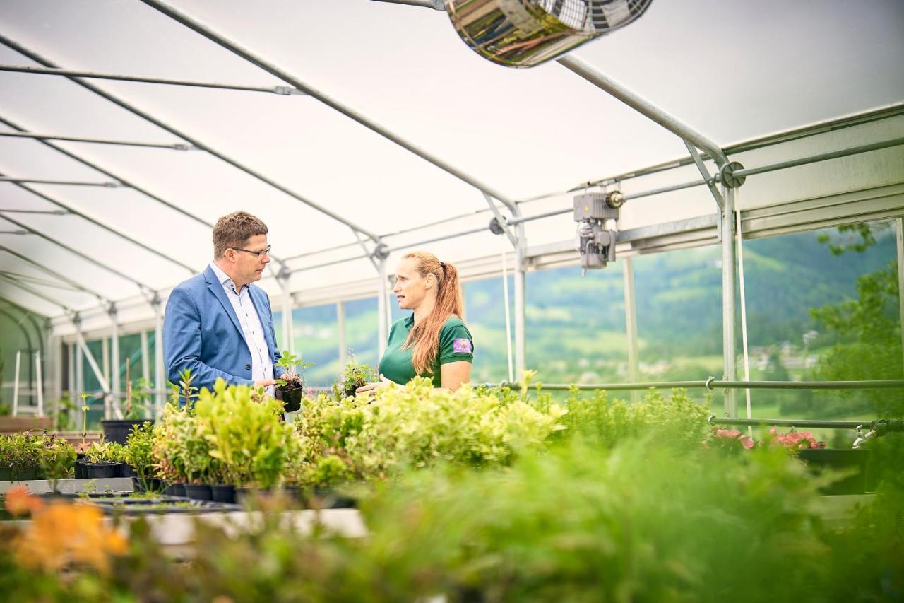 Imlauer Hotel Schloss Pichlarn 艾根恩斯道尔 外观 照片 Greenhouse at the University of Hohenheim
