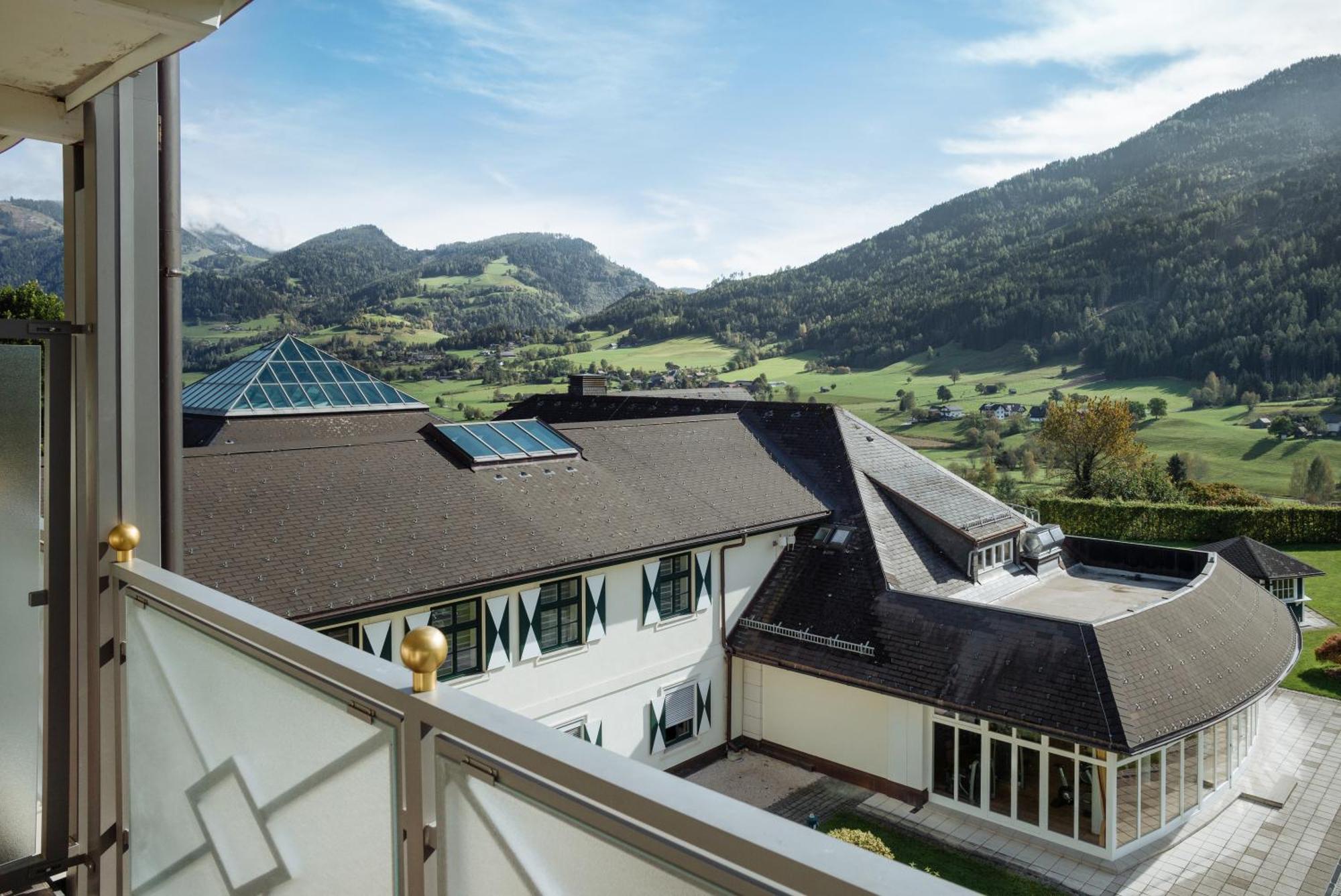 Imlauer Hotel Schloss Pichlarn 艾根恩斯道尔 外观 照片 View from the hotel