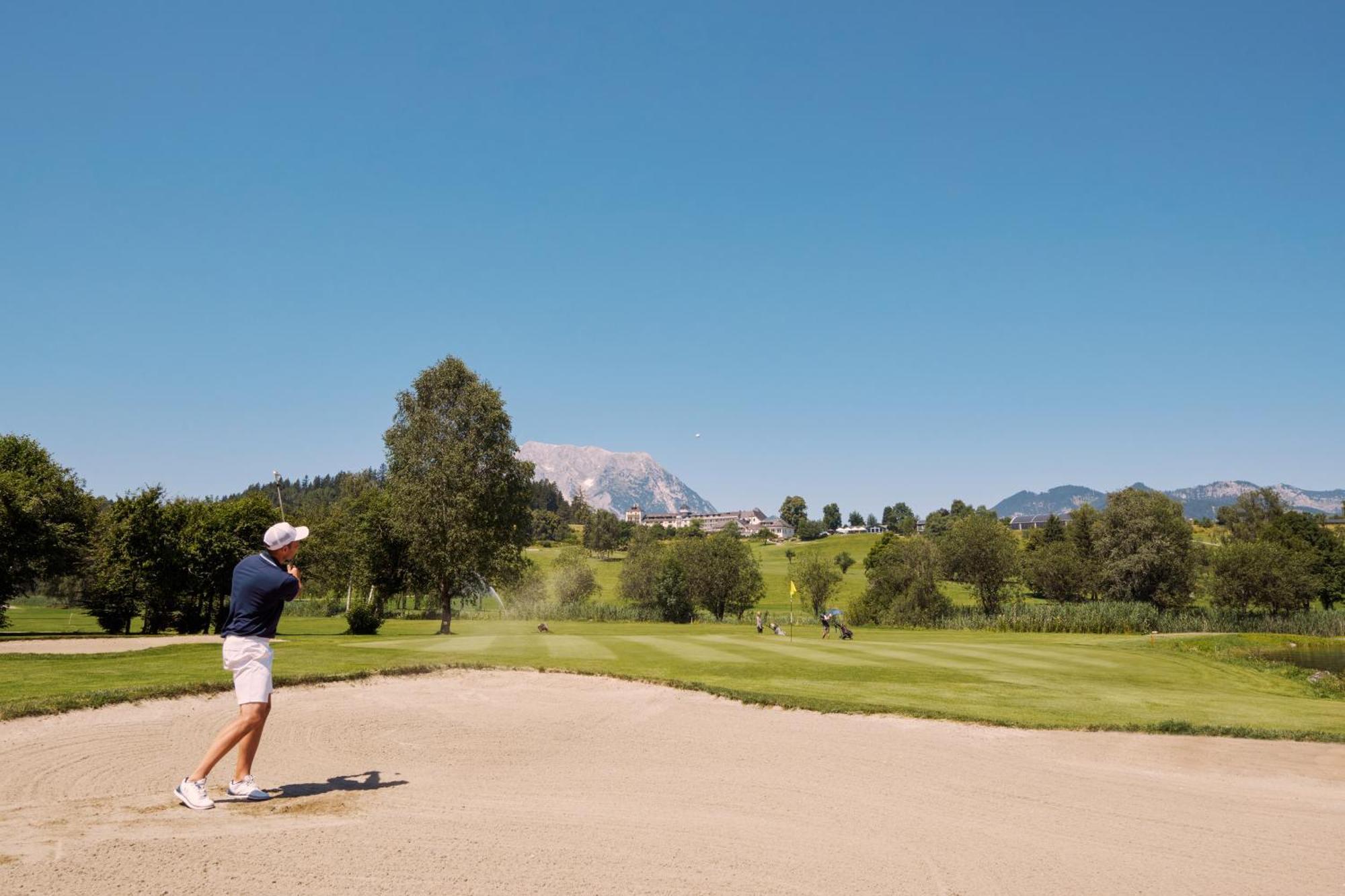 Imlauer Hotel Schloss Pichlarn 艾根恩斯道尔 外观 照片 Golf course in the resort
