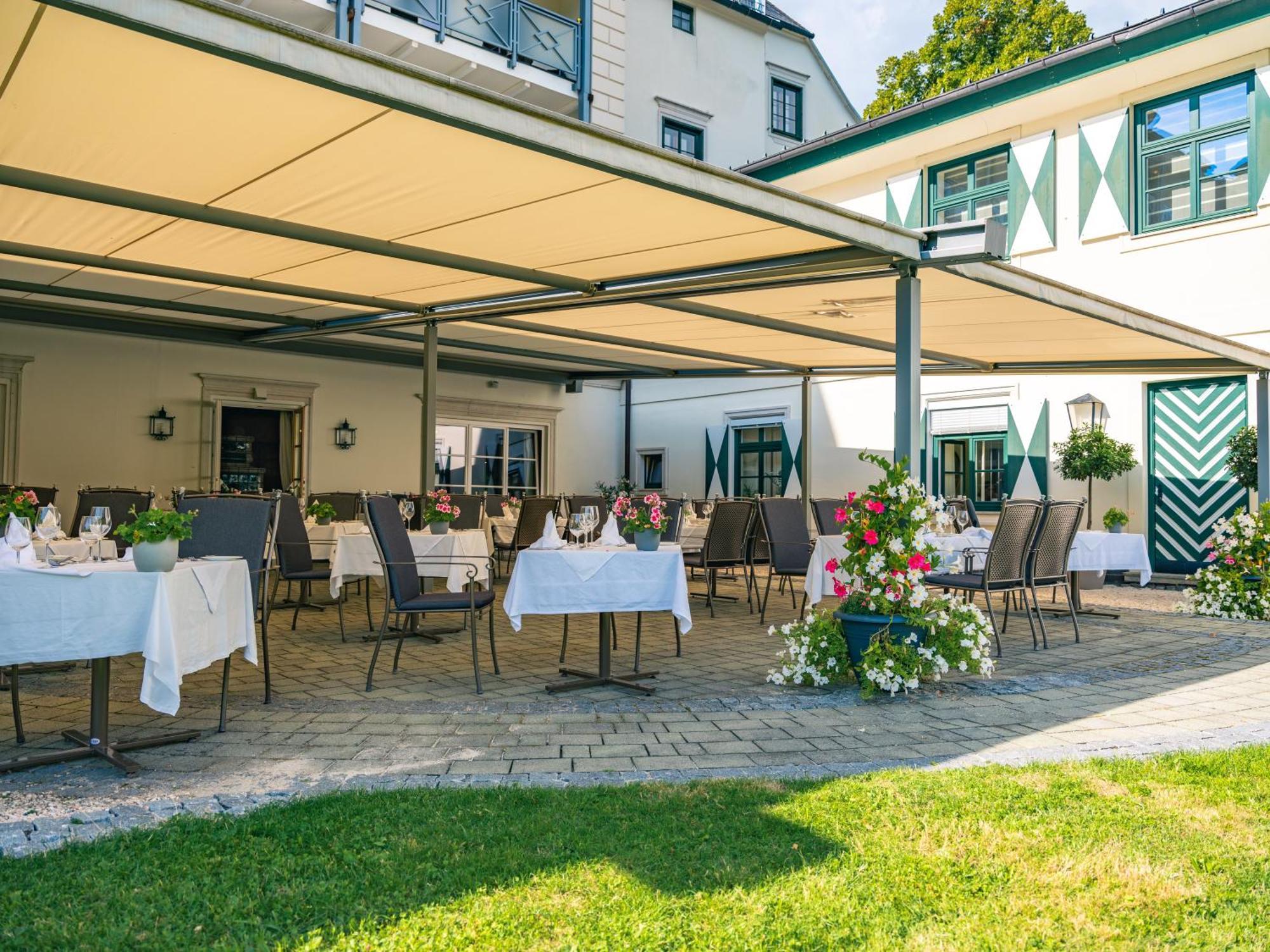 Imlauer Hotel Schloss Pichlarn 艾根恩斯道尔 外观 照片 The restaurant