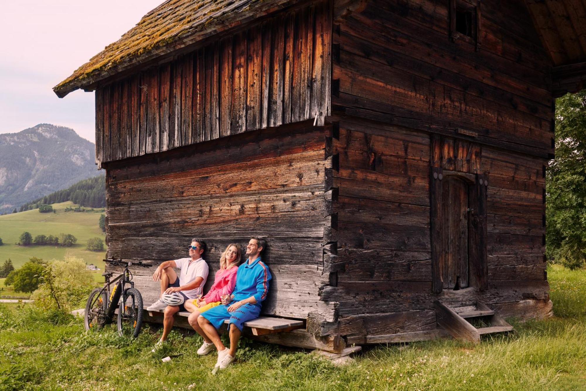 Imlauer Hotel Schloss Pichlarn 艾根恩斯道尔 外观 照片 A hut in the Alpstein